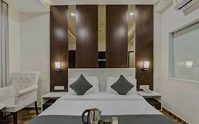 Hotel O Raas Near Peera Garhi Metro Station